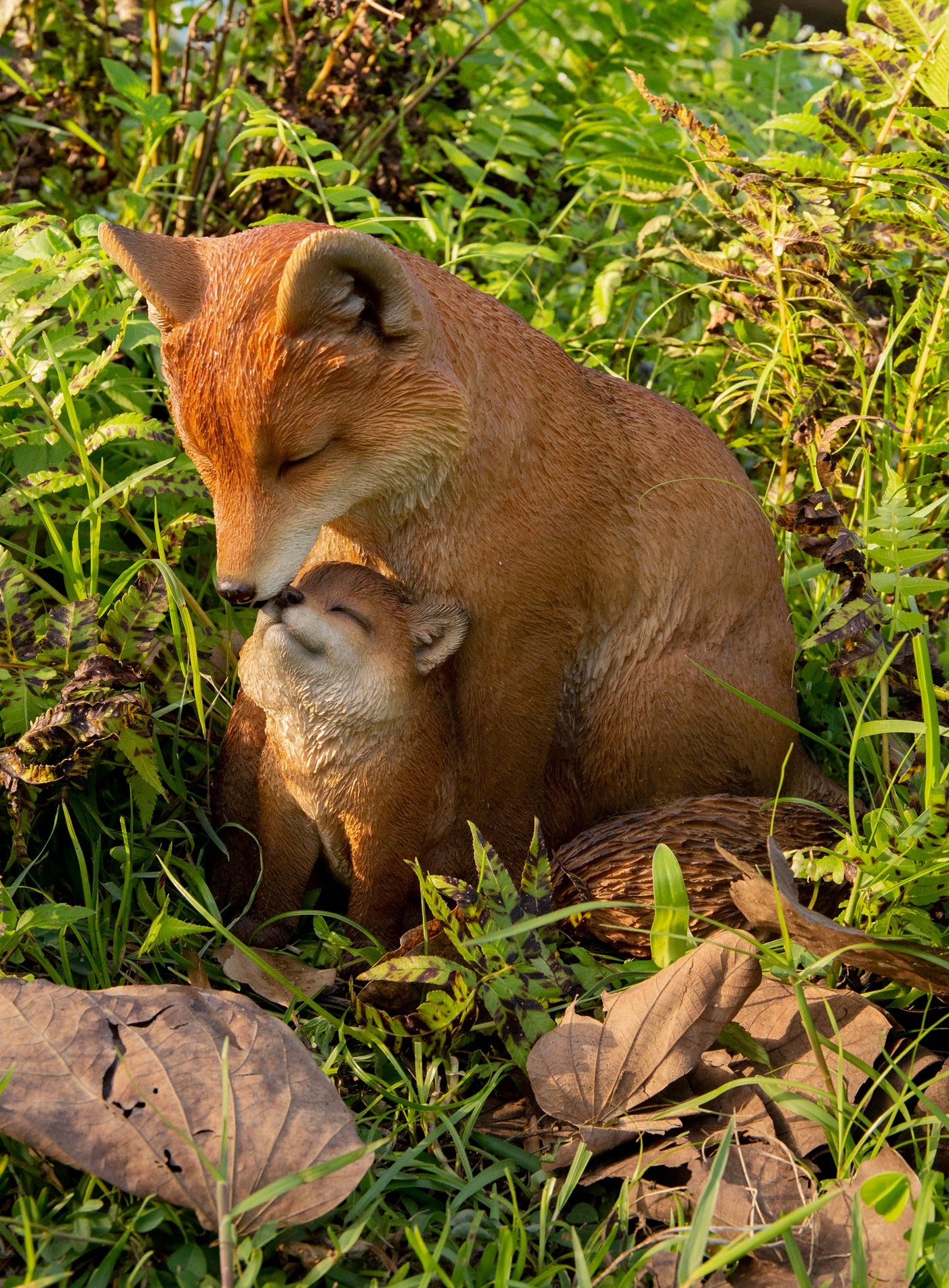 Cuddling Mother And Baby Fox Garden - Sculpture