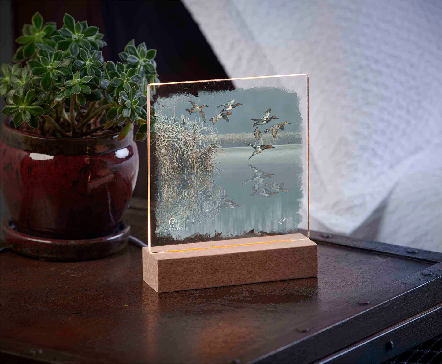 A Hint of Yesteryear 6.37" x 6" Acrylic Night Light - Official Ducks Unlimited Art