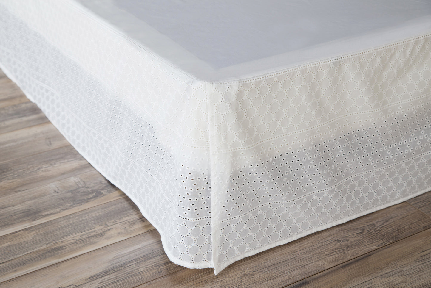Gathered Lace -  Bed Skirt (King White Eyelet)