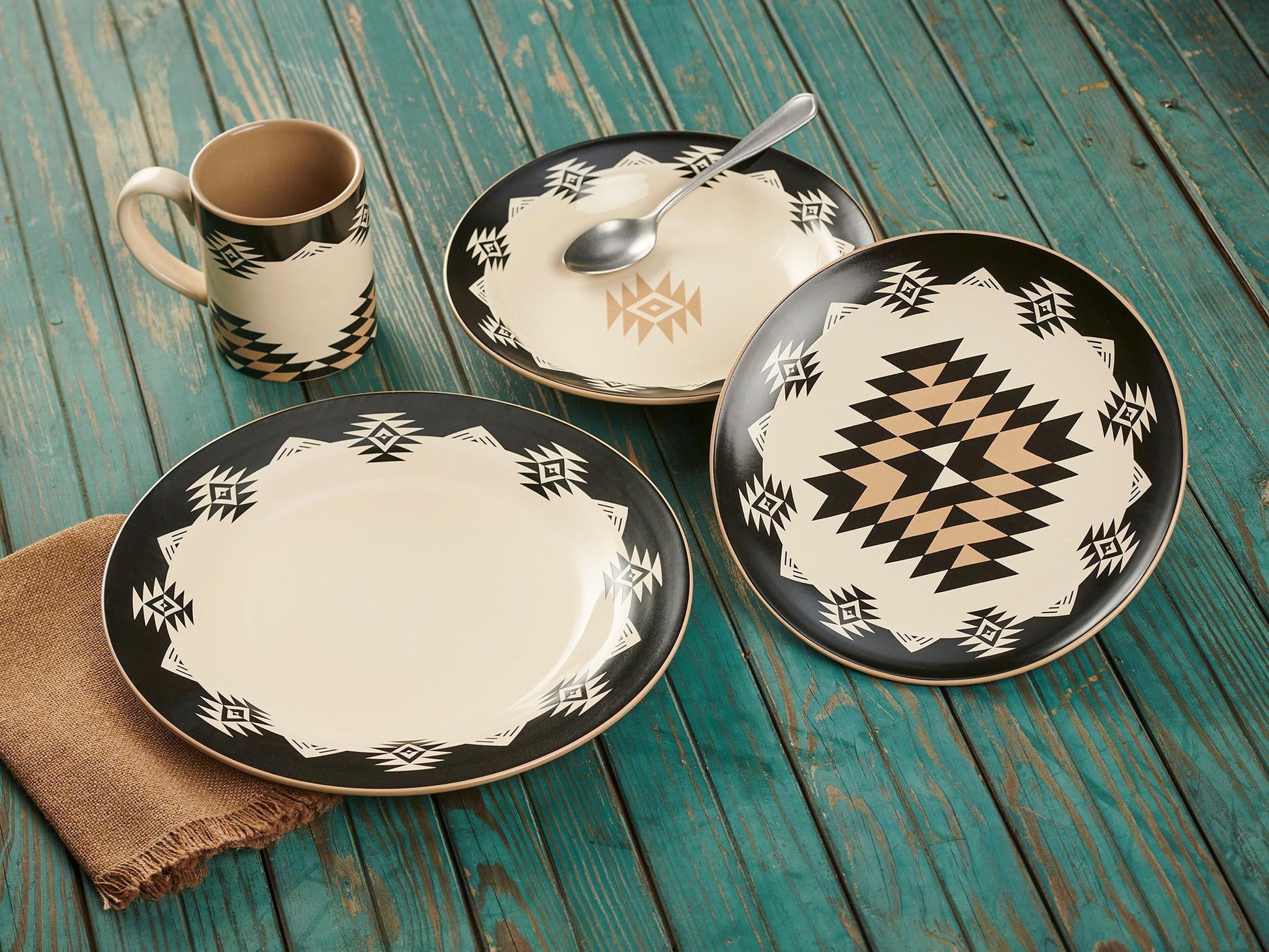 Black Hills Lodge Dinnerware Set - Wild Wings