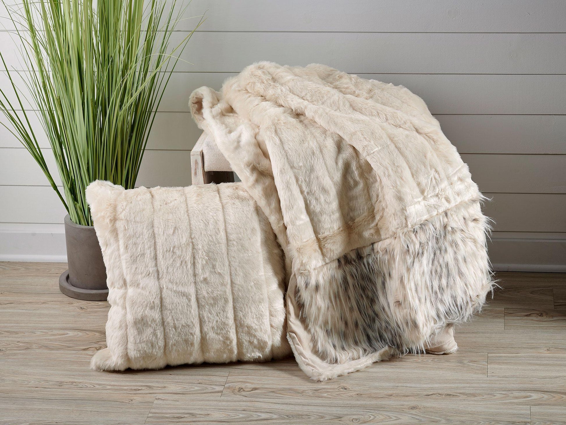 Snow Leopard Throw Blanket - Wild Wings